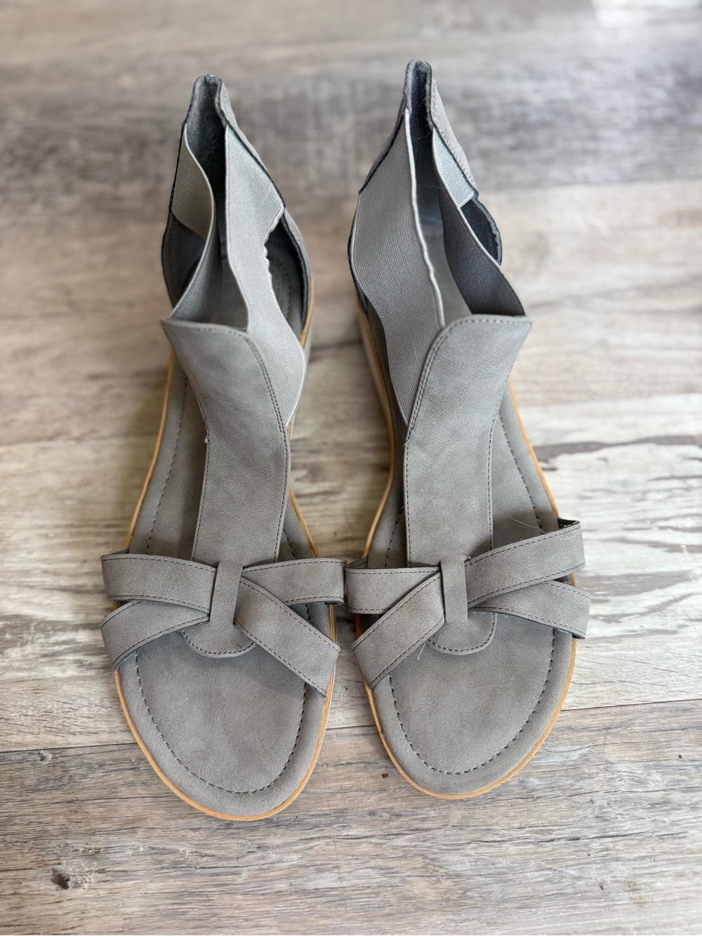 Massini Women's Grey Strappy Flat Sandals Size 9